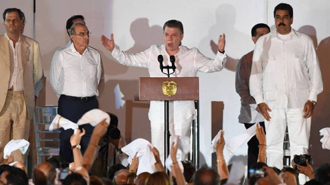 Juan Manuel Santos, durante su discurso en la firma de los acuerdos de paz en Cartagena de Indias. Luis Acosta (AFP)