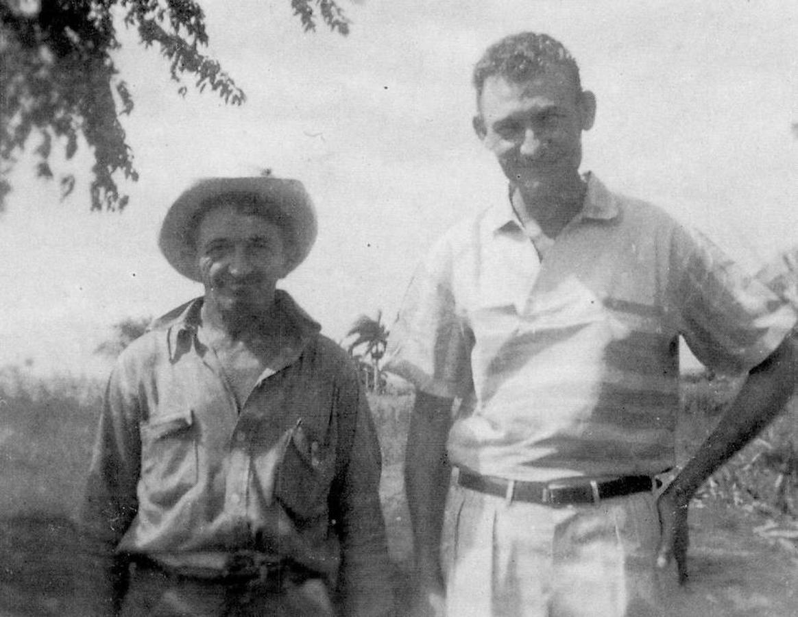 Francisco Martín Ruz, abuelo materno de Fidel Castro, con uno de sus hijos (1920). ABC