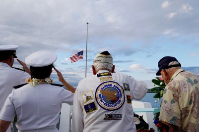 Le premier ministre japonais à Pearl Harbor, un hommage mais pas d’excuses