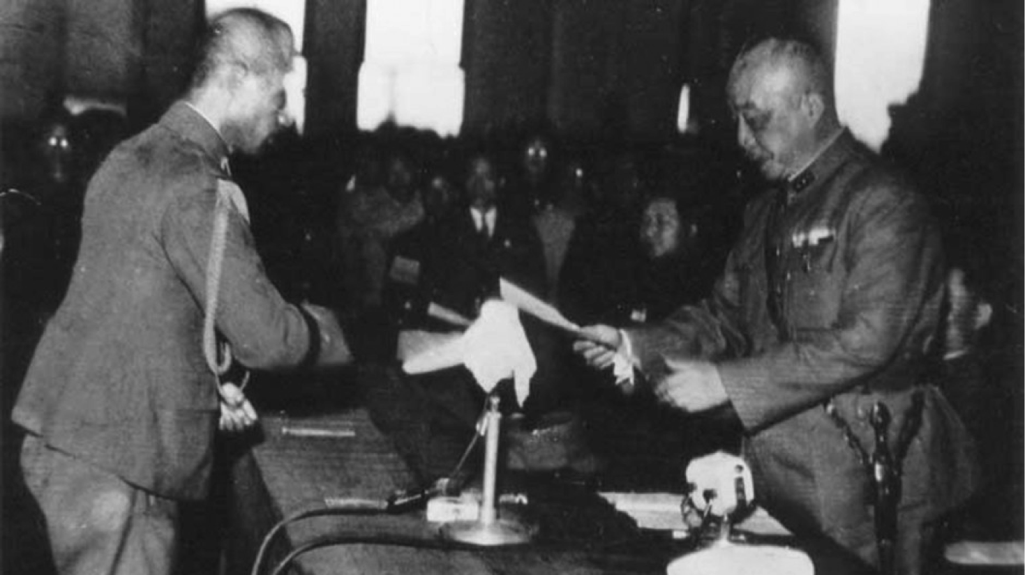 Future Chief Executive Chen Yi (right) and Japanese Gen. Rikichi Ando sign an instrument of surrender in old Taihoku City Hall on Oct. 25, 1945. (Wikimedia)