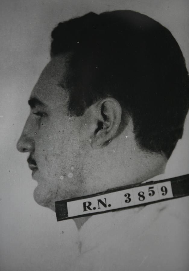 Ficha policial de Fidel (1953), detenido por el asalto al Cuartel de la Moncada.