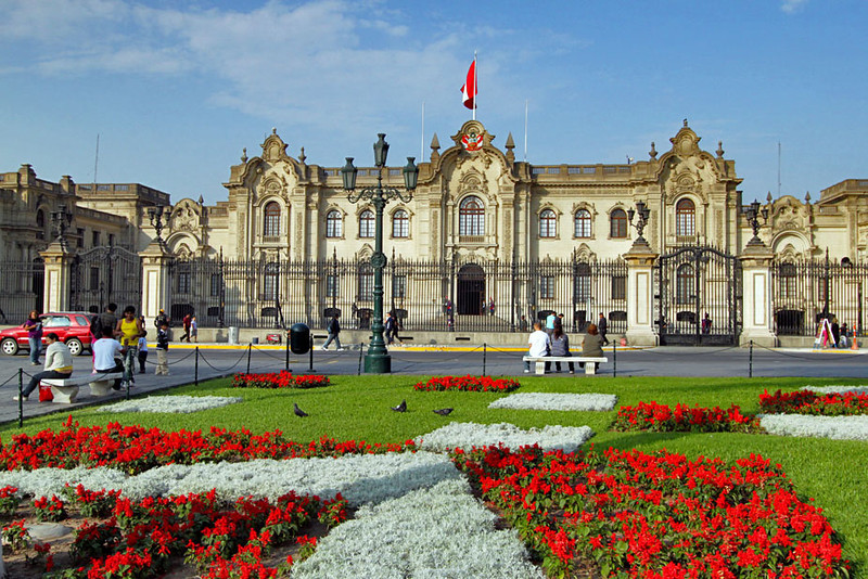 Palacio del Gobierno de Perú, Lima - Perú. (www.holeinthedonut.com)
